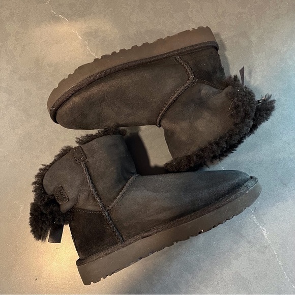 UGG sz 5 mini Bailey bow black suede bow tie boots - Picture 8 of 15